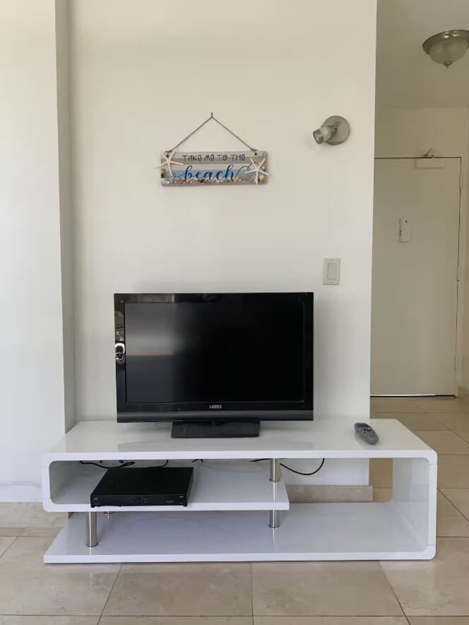 Near Waikiki Beach 1 BR w/View & W/D /free parking - Photo 2