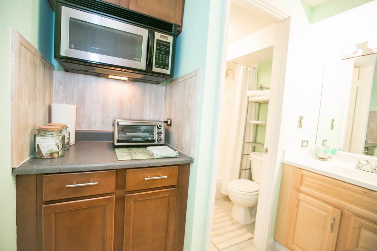 Kuhio Village Charming Waikiki Studio - Photo 3