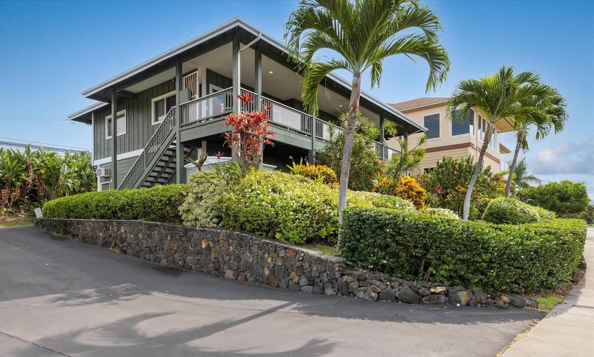 Home in Kailua-Kona · ★5.0 · 3 bedrooms · 4 beds · 2 baths - Photo 1