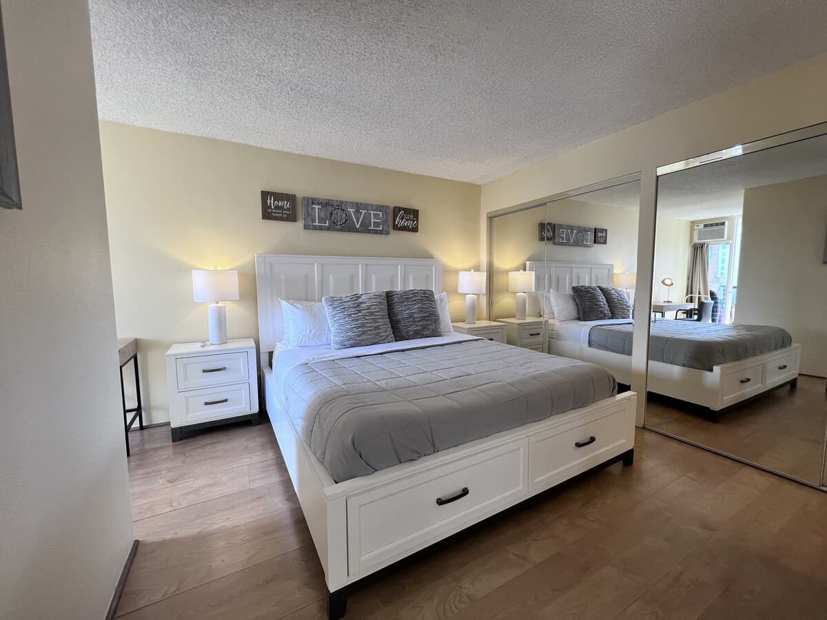 Near beach 1 bedroom lg. Lanai & W/D, free parking - Photo 4