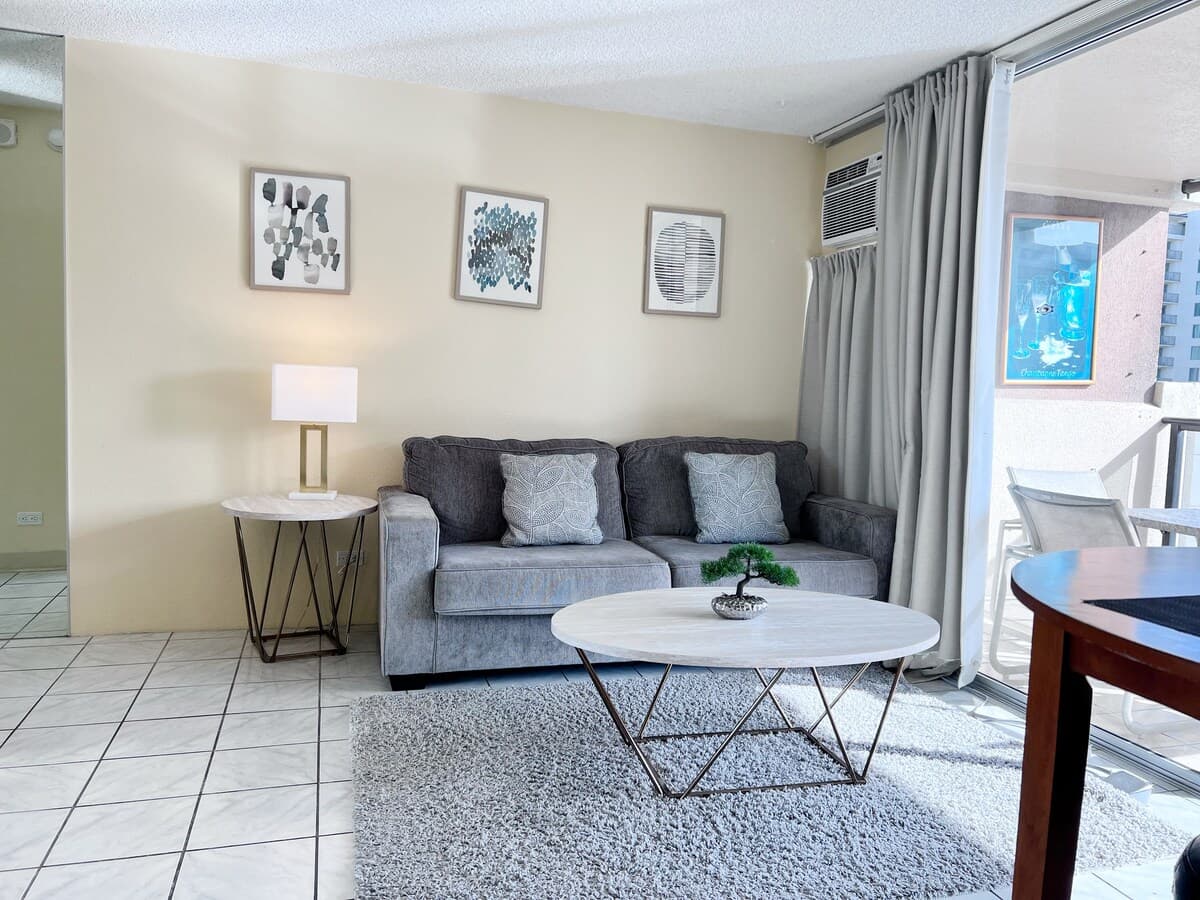 Near beach 1 bedroom lg. Lanai & W/D, free parking - Photo 2