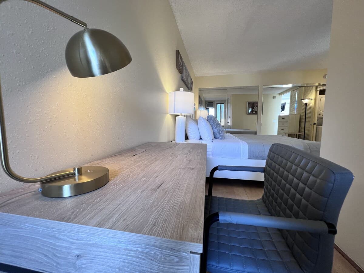 Near beach 1 bedroom lg. Lanai & W/D, free parking - Photo 5
