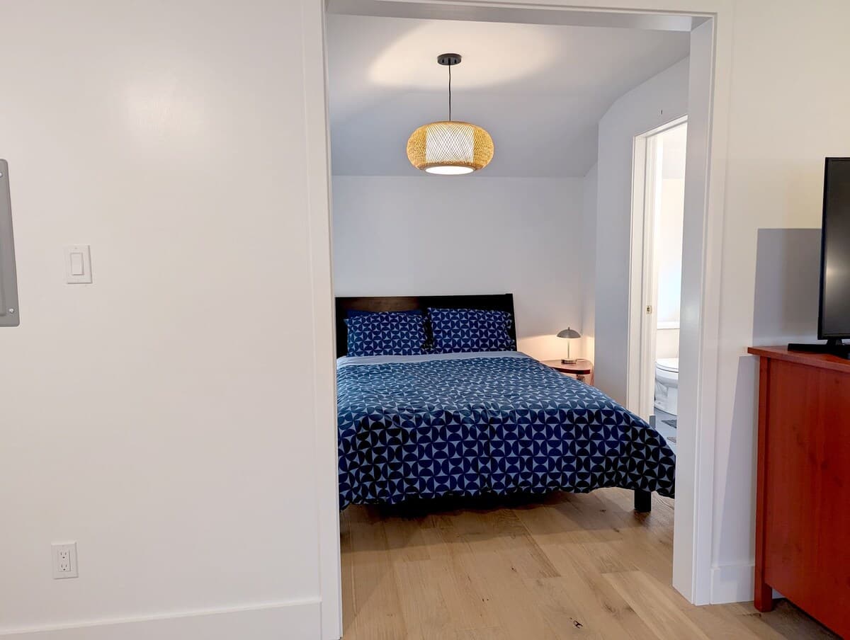 Cozy Studio with Private Patio (newly renovated) - Photo 1