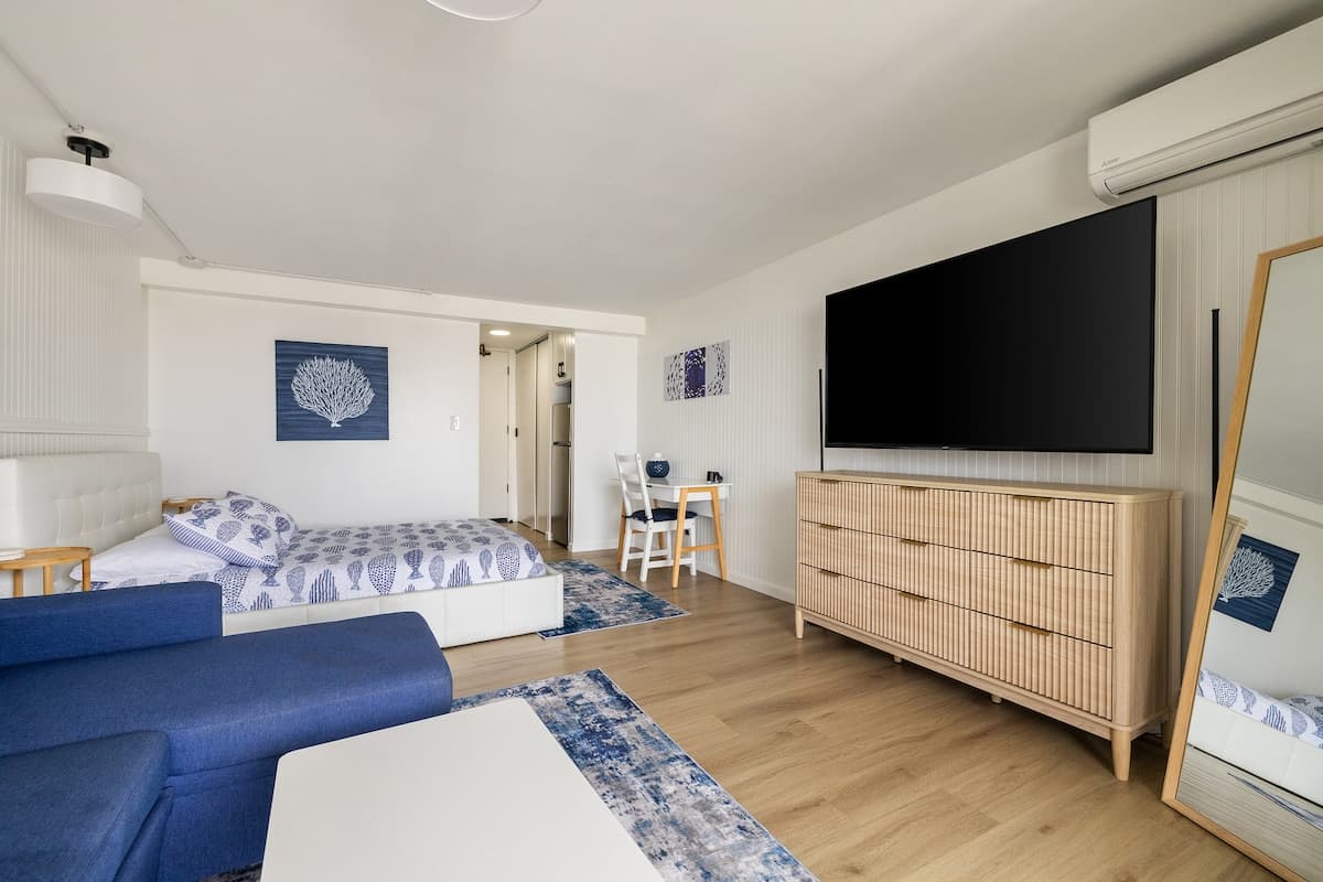 Condo in Honolulu · ★4.67 · Studio · 1 bed · 1 private bath - Photo 5