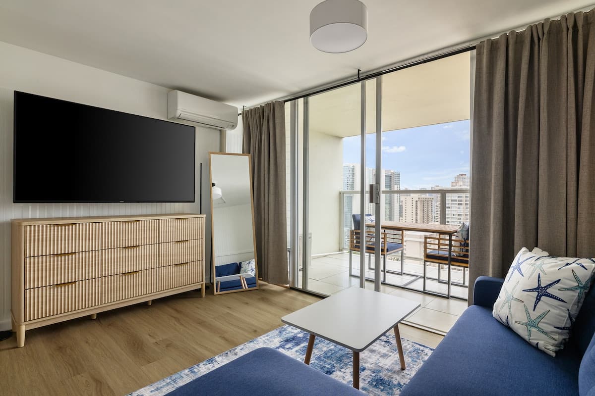Condo in Honolulu · ★4.67 · Studio · 1 bed · 1 private bath - Photo 3