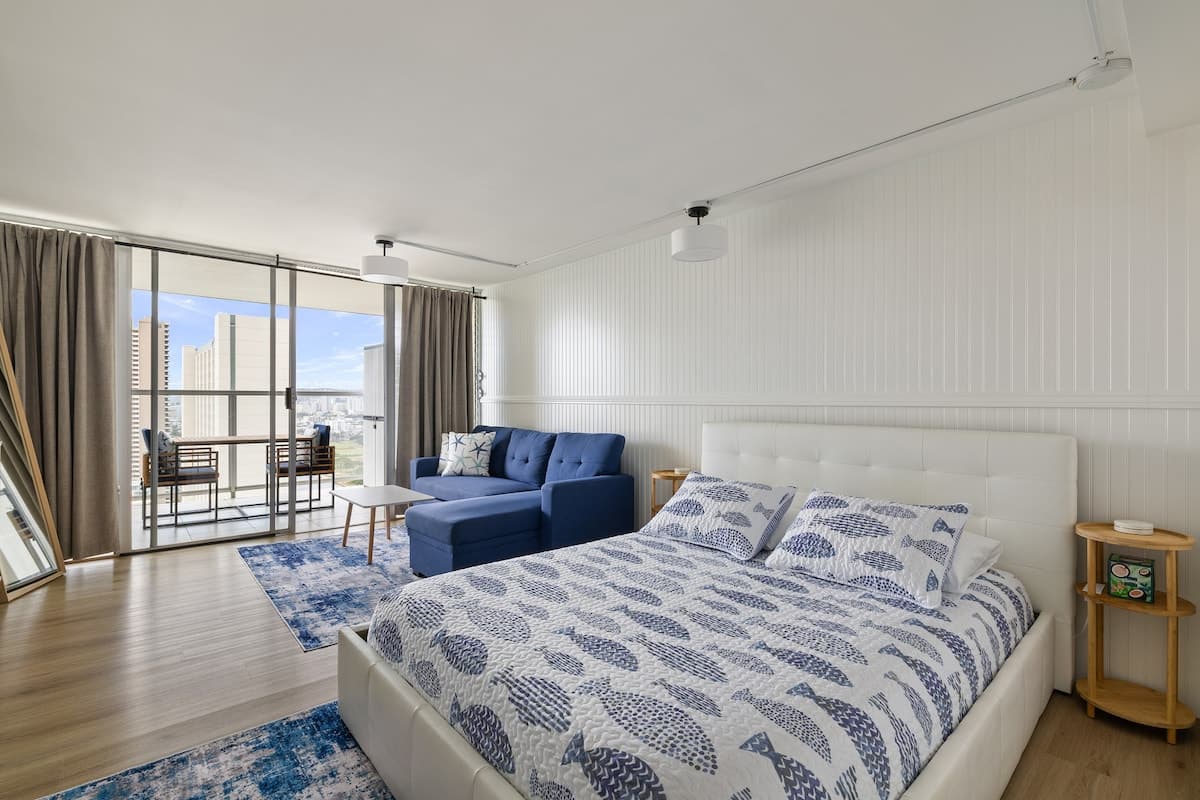 Condo in Honolulu · ★4.67 · Studio · 1 bed · 1 private bath - Photo 4
