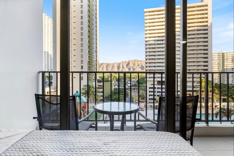 Condo in Honolulu · ★4.42 · 1 bedroom · 3 beds · 1 private bath - Photo 1
