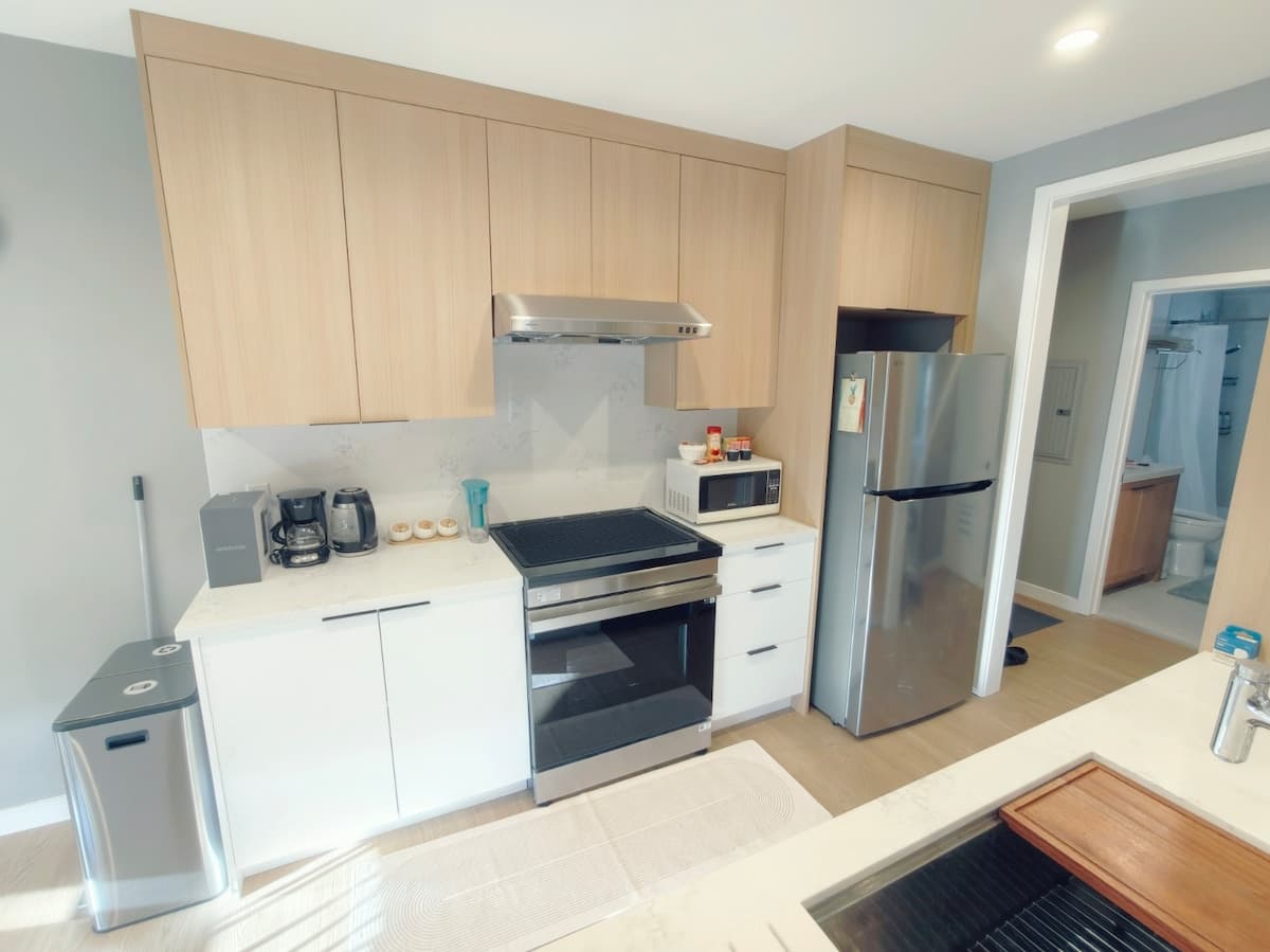 Sunset/Parkside 1-Bedroom Retreat - Photo 5