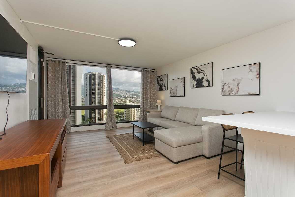 Waikiki Sunset New Remodel Cozy Free Parking! - Photo 1