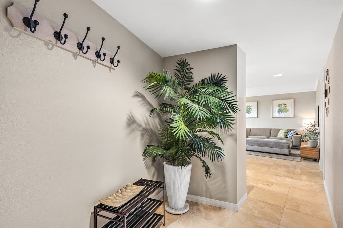 Luana Waikiki | 1 King Bed+1+Pool+Kithcen+Lanai 3x - Photo 3