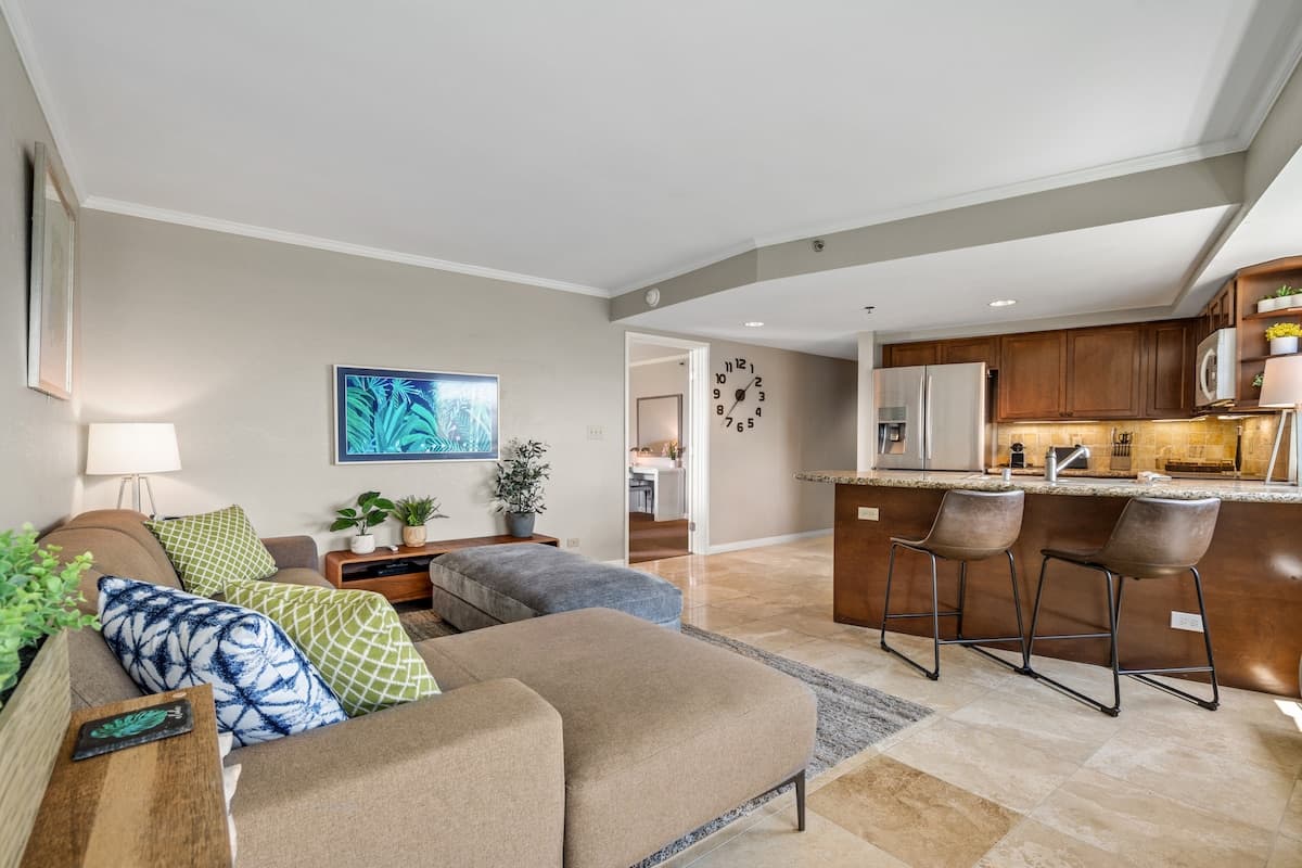Luana Waikiki | 1 King Bed+1+Pool+Kithcen+Lanai 3x - Photo 4
