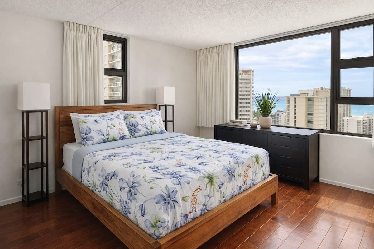 Corner Condo | Near Waikiki Beach | Free Parking - Photo 1