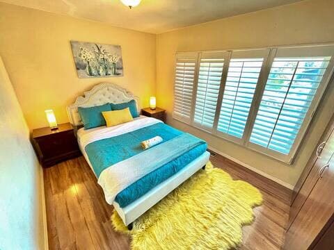 Spacious 5BR Home Near Tech Campuses & BART - Photo 2
