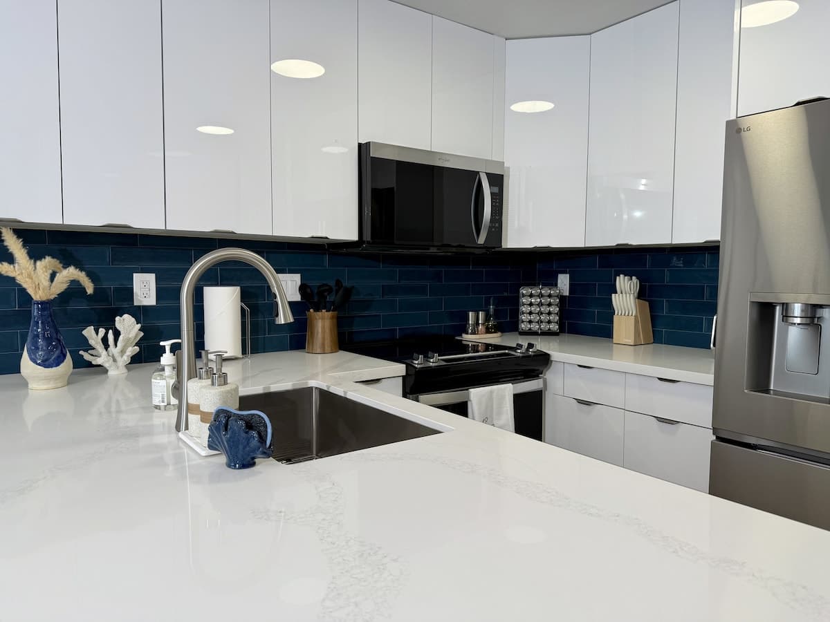 Condo in Honolulu · ★5.0 · 1 bedroom · 2 beds · 1 private bath - Photo 5