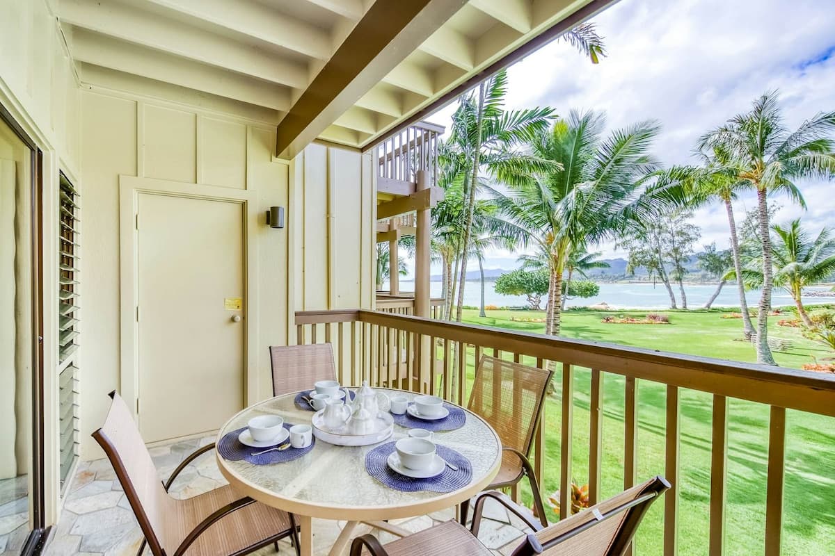Relaxing 2BR Oceanfront, Balcony, Pool - Photo 2