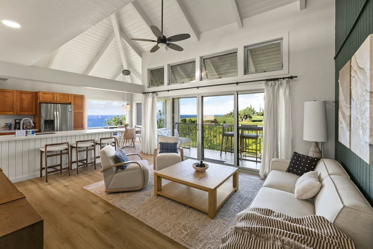 Walk to Beach 1BR Oceanfront | Balcony | Pool - Photo 3