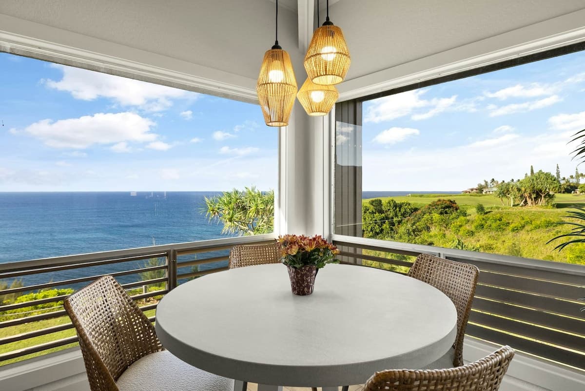 Walk to Beach 1BR Oceanfront | Balcony | Pool - Photo 1