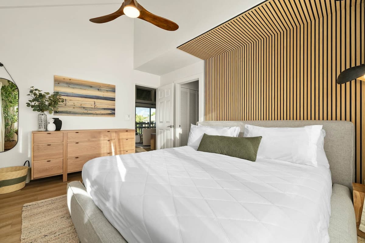 Walk to Beach 1BR Oceanfront | Balcony | Pool - Photo 4