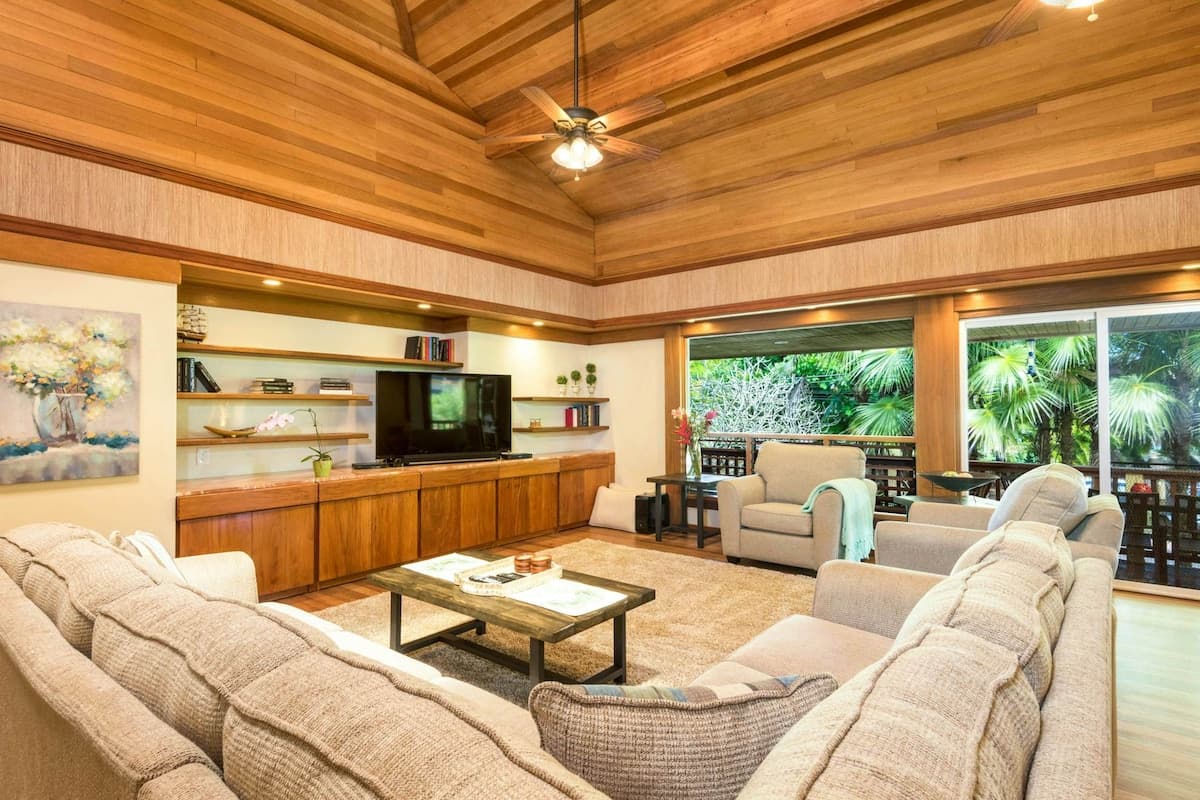 Home in Kilauea · ★4.75 · 3 bedrooms · 3 beds · 2 private baths - Photo 2