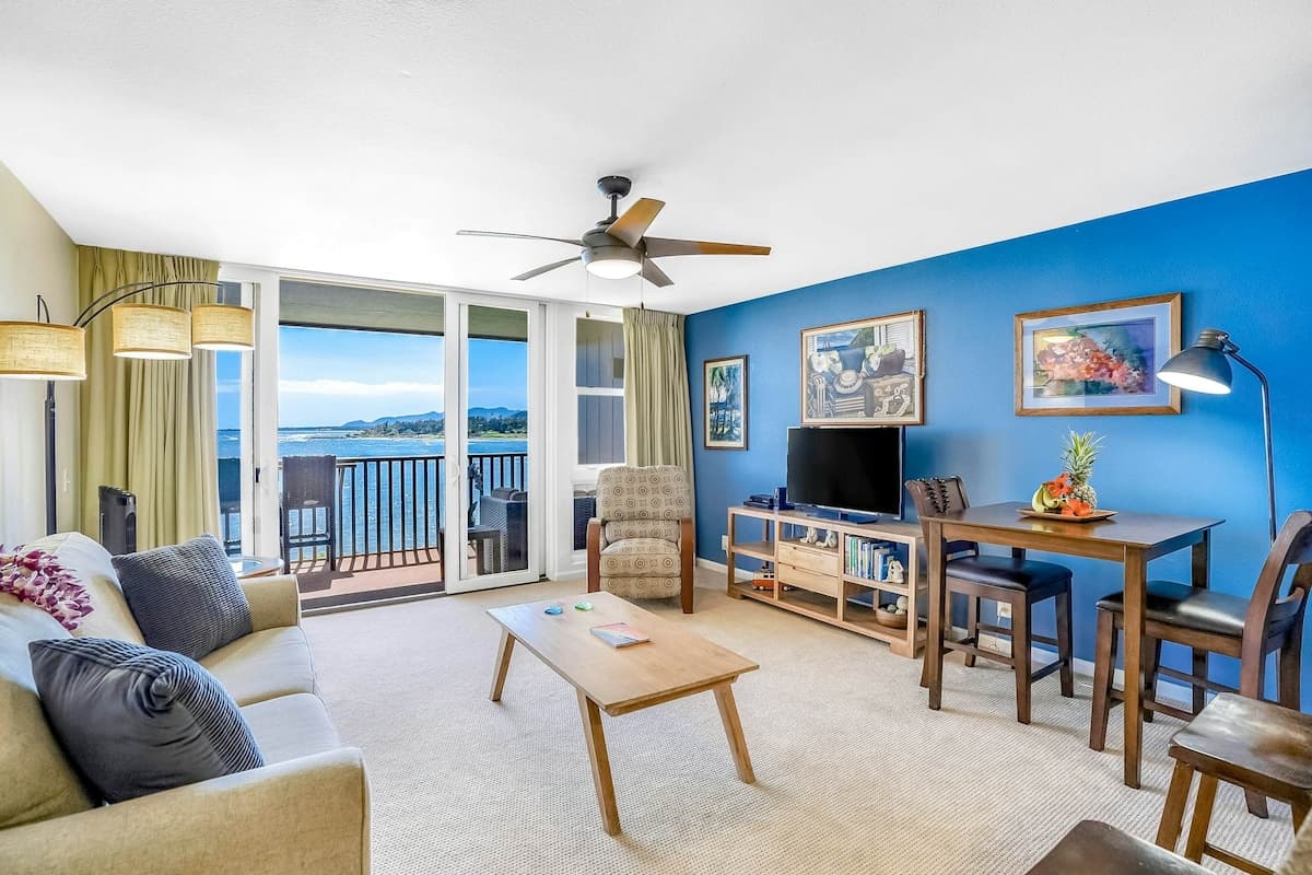 Coastal 1BR Oceanfront 2nd-Floor, Balcony - Photo 2