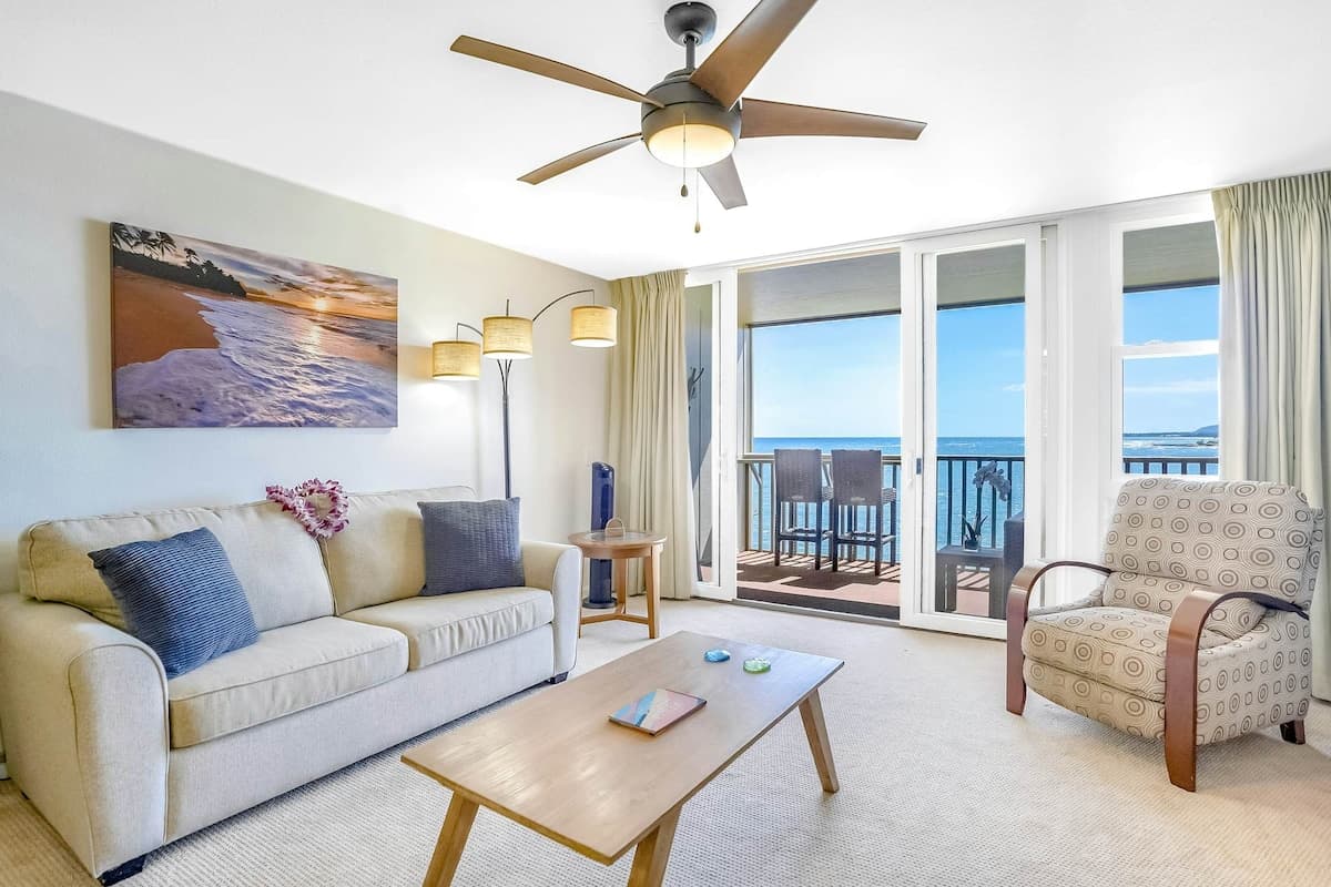 Coastal 1BR Oceanfront 2nd-Floor, Balcony - Photo 3