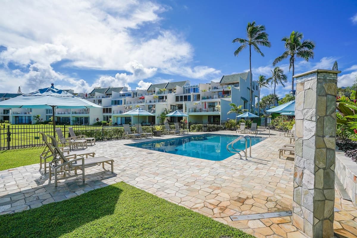 Condo in Princeville · ★4.92 · 2 bedrooms · 2 beds · 2 private baths - Photo 4