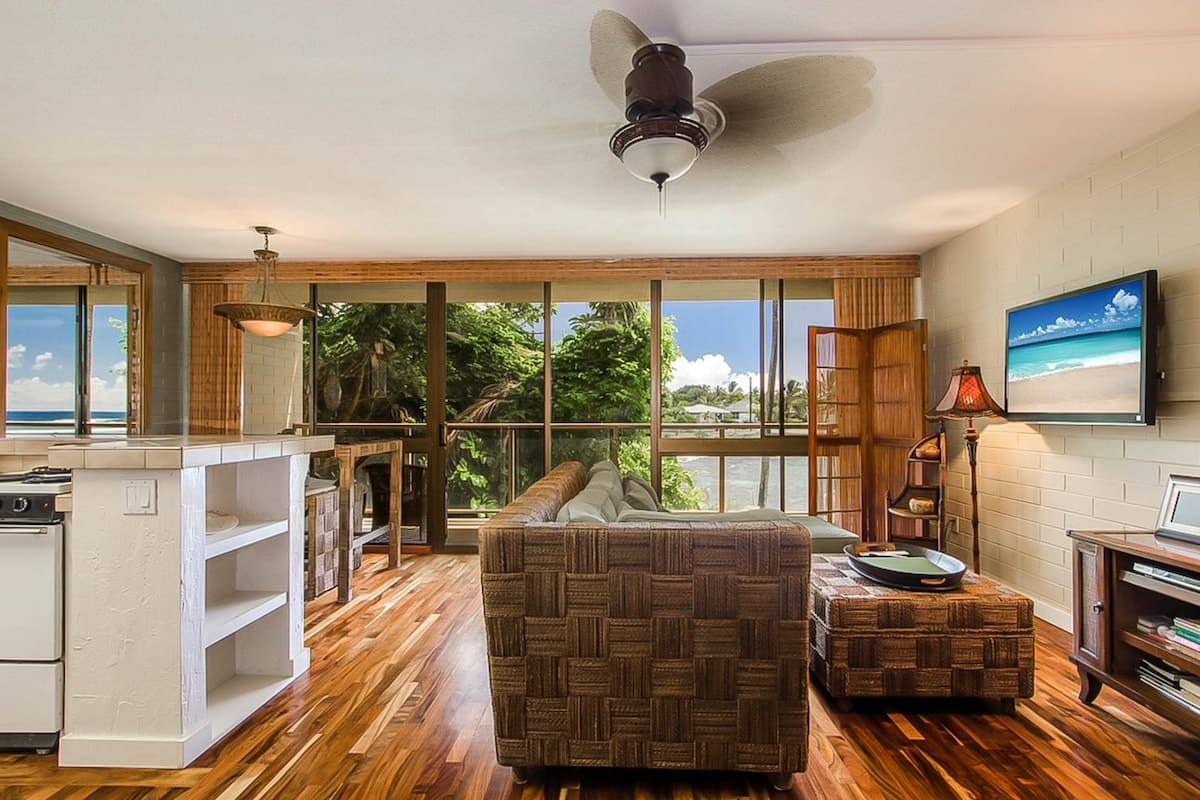 Corner Condo 1BR Oceanfront | Balcony - Photo 4