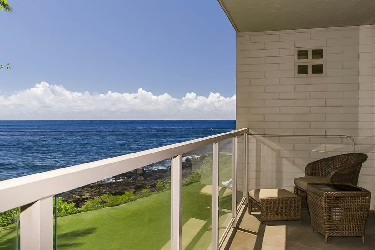 Corner Condo 1BR Oceanfront | Balcony - Photo 2