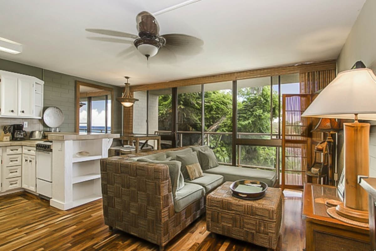 Corner Condo 1BR Oceanfront | Balcony - Photo 3