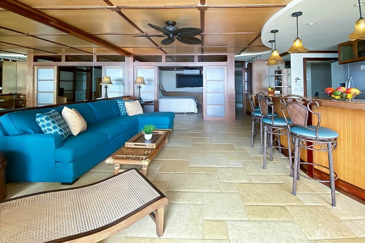 1BR Oceanfront | Balcony | Pool | - Photo 3