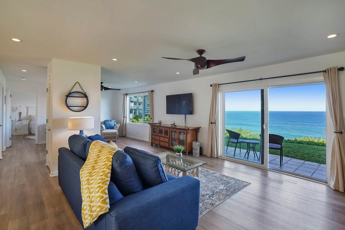 Condo in Princeville · ★4.64 · 1 bedroom · 2 beds · 2 private baths - Photo 5