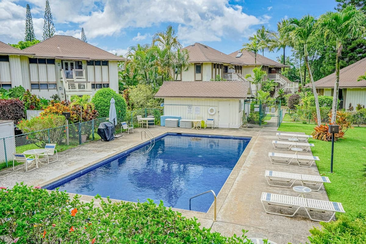 Home in Princeville · ★4.56 · Studio · 2 beds · 1 private bath - Photo 2