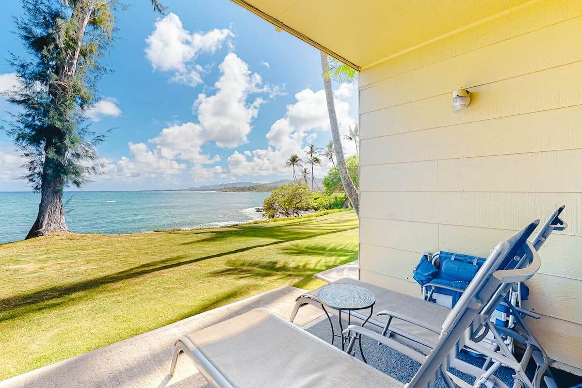Amazing Studio | Pool | Ocean Views | Near Dining - Photo 4