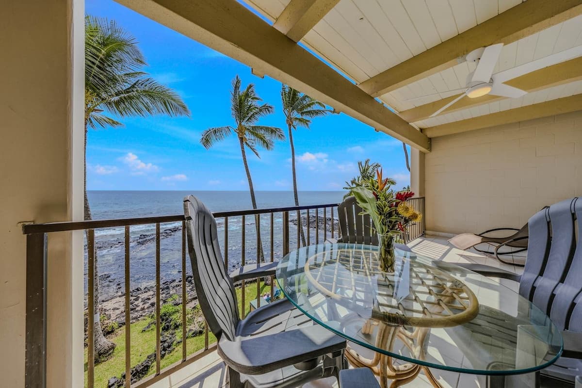 Condo in Kailua-Kona · ★4.44 · 1 bedroom · 2 beds · 1 private bath - Photo 3
