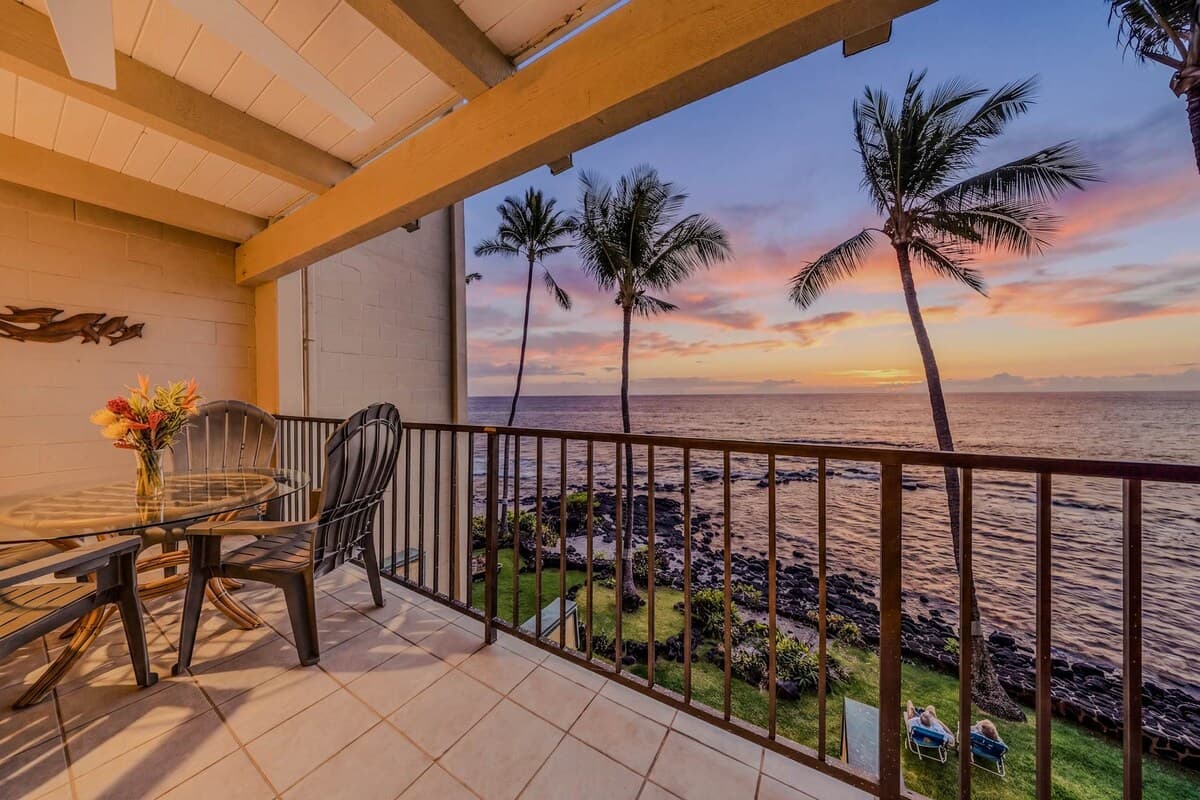Condo in Kailua-Kona · ★4.44 · 1 bedroom · 2 beds · 1 private bath - Photo 1