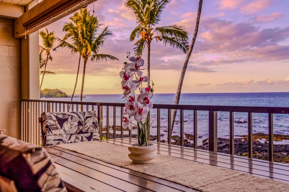 Condo in Kailua-Kona · ★4.54 · 2 bedrooms · 4 beds · 2 private baths - Photo 1