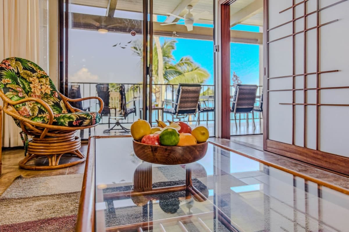 Condo in Kailua-Kona · ★4.54 · 2 bedrooms · 4 beds · 2 private baths - Photo 5