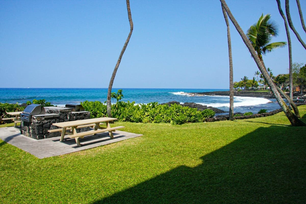 Remodeled 2BR Oceanfront 4th-Floor, Balcony - Photo 5