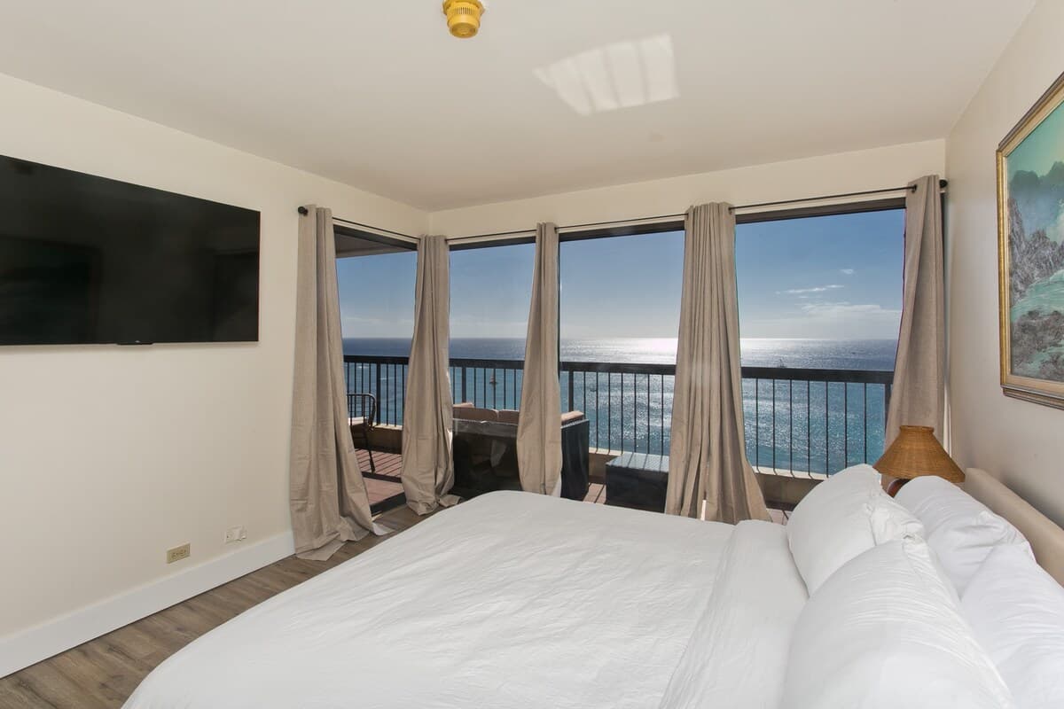 Ultra Luxury, High Floor, Ocean View Free Parking! - Photo 2