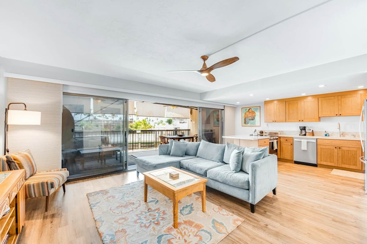 Condo in Kailua-Kona · ★4.72 · 2 bedrooms · 2 beds · 2 private baths - Photo 3
