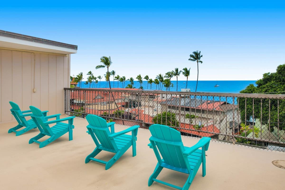 Condo in Kailua-Kona · ★4.72 · 2 bedrooms · 2 beds · 2 private baths - Photo 1