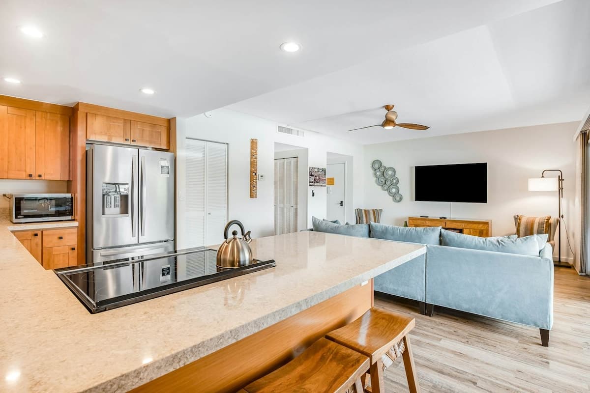 Condo in Kailua-Kona · ★4.72 · 2 bedrooms · 2 beds · 2 private baths - Photo 4