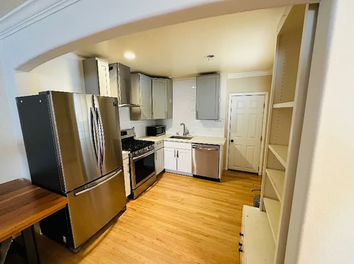 Clean 3BR Gem Near Freeway, Target & Parks - Photo 2