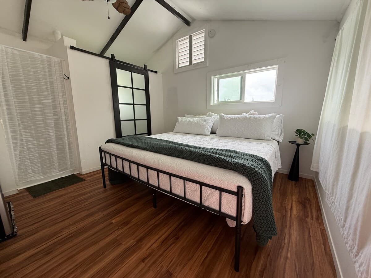 Home in Hilo · ★5.0 · 1 bedroom · 1 bed · 1 private bath - Photo 2