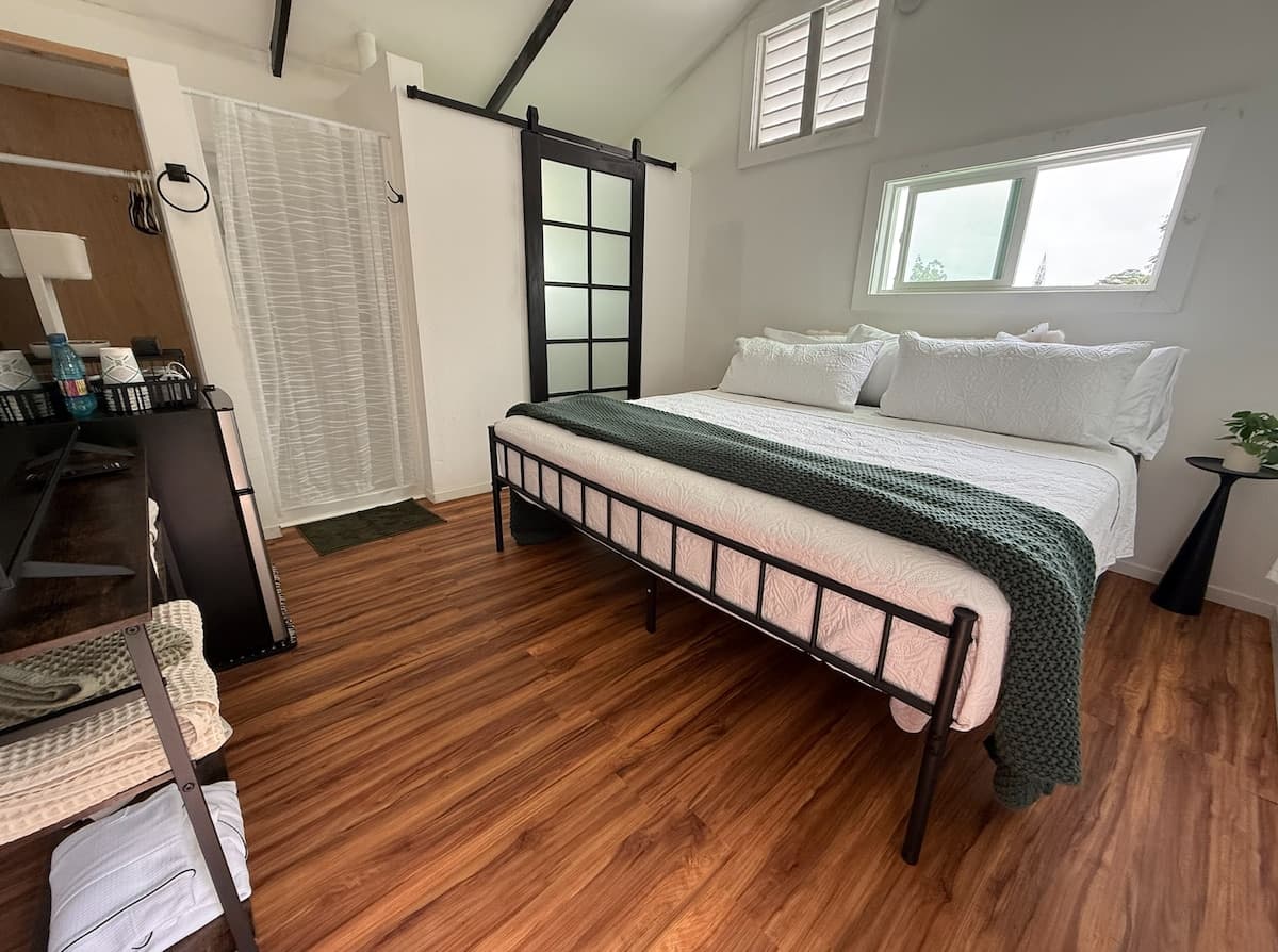 Home in Hilo · ★5.0 · 1 bedroom · 1 bed · 1 private bath - Photo 1