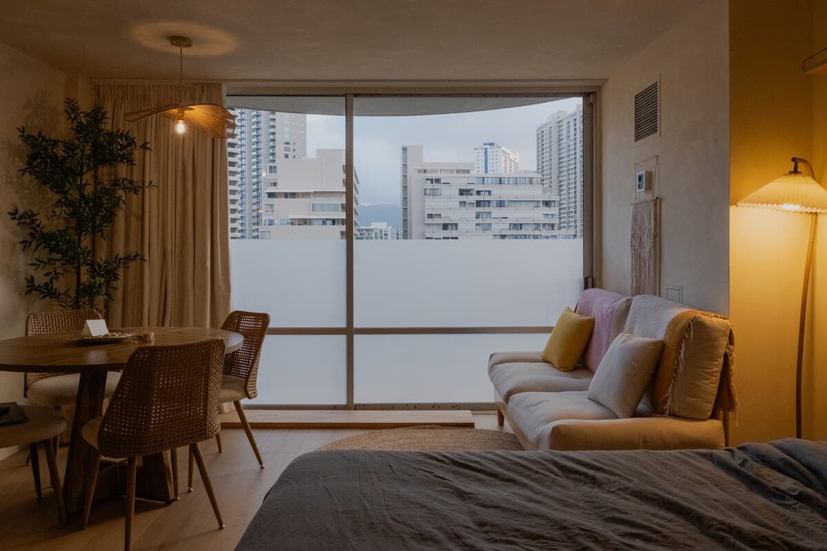 Cozy Studio in Honolulu by Beach & Surf - Photo 3
