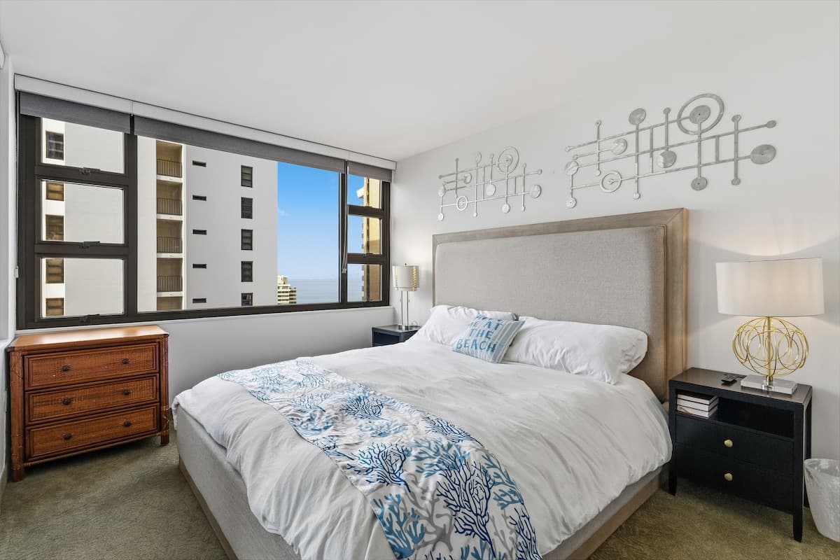 Modern Oceanfront Waikiki High-Rise | 30th Floor - Photo 2