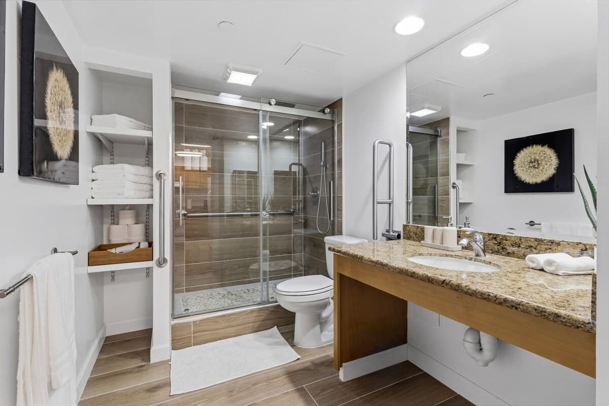 Modern Oceanfront Waikiki High-Rise | 30th Floor - Photo 4