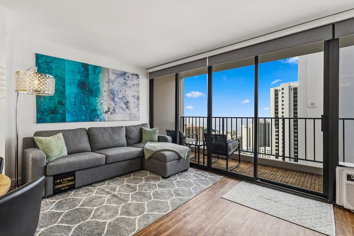 Modern Oceanfront Waikiki High-Rise | 30th Floor - Photo 1