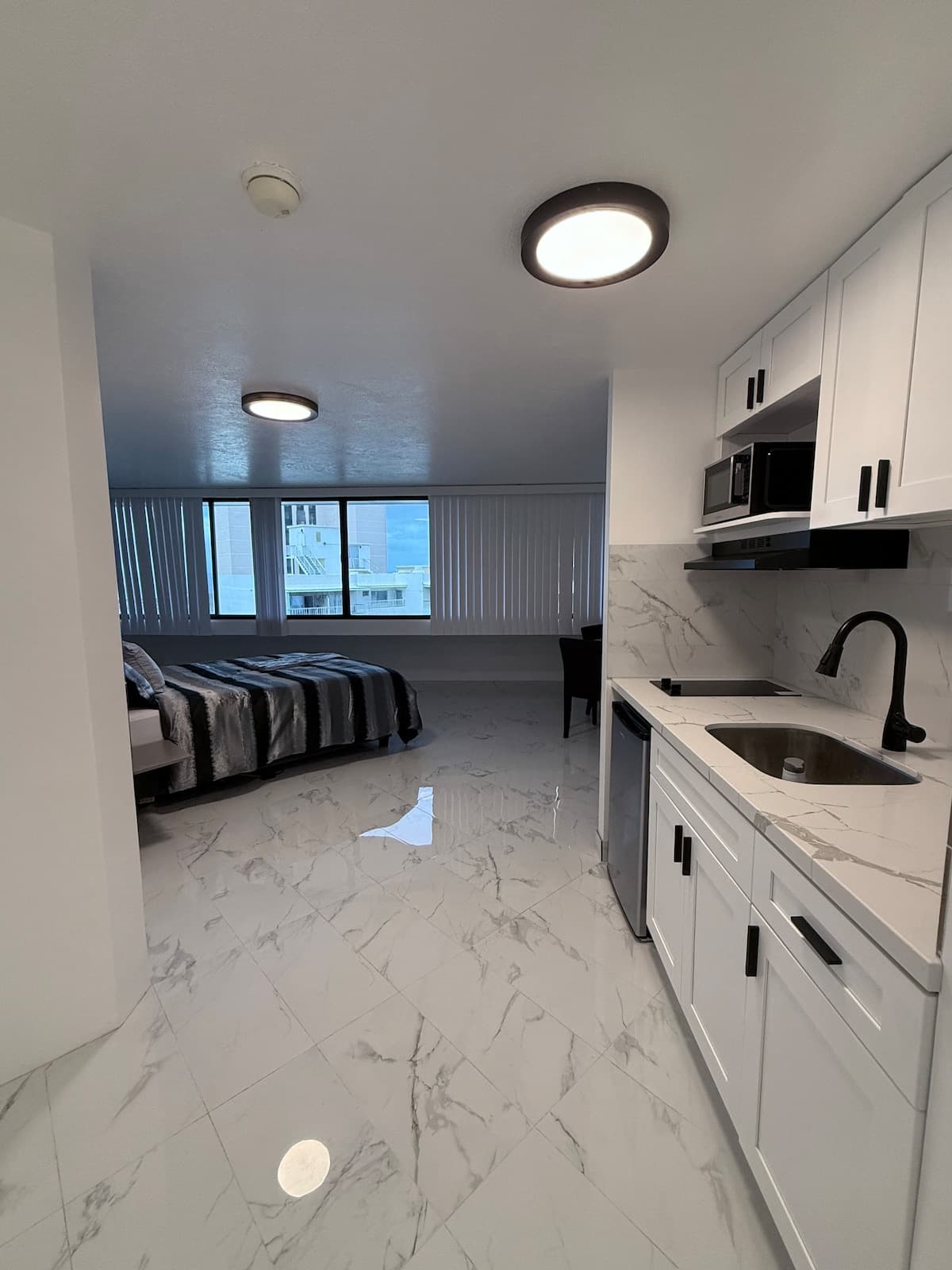 Condo in Honolulu · ★4.61 · Studio · 1 bed · 1 private bath - Photo 1